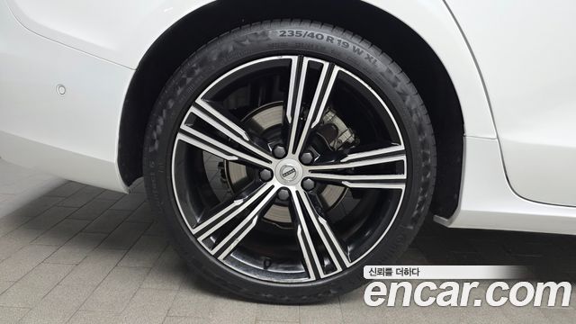 Volvo S60 2021 — photo 5
