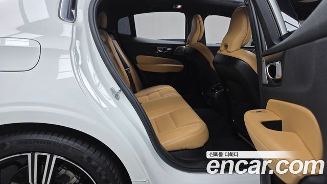 Volvo S60 2021 — photo 17