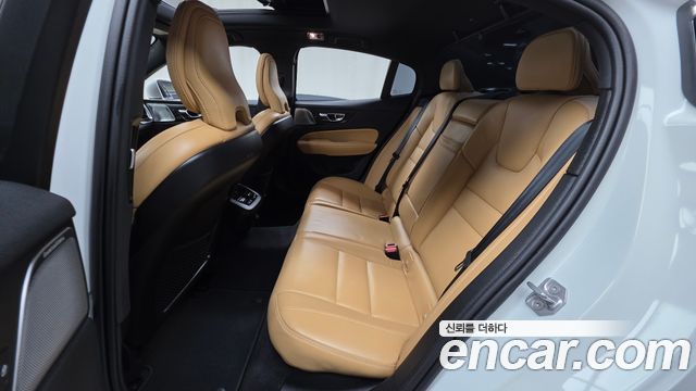 Volvo S60 2021 — photo 18