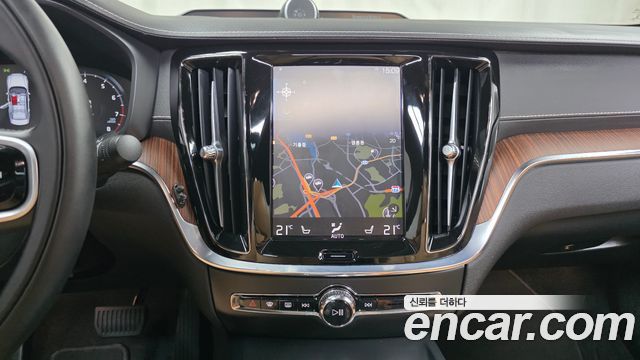 Volvo S60 2021 — photo 19