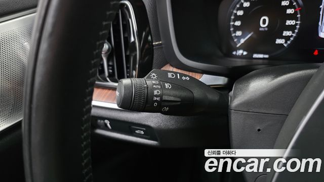 Volvo S60 2021 — photo 24