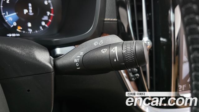 Volvo S60 2021 — photo 25