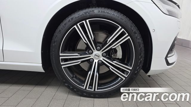 Volvo S60 2021 — photo 7