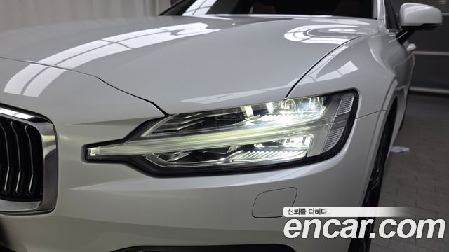 Volvo S60 2021 — photo 8