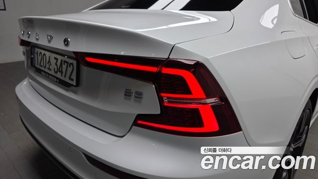 Volvo S60 2021 — photo 9