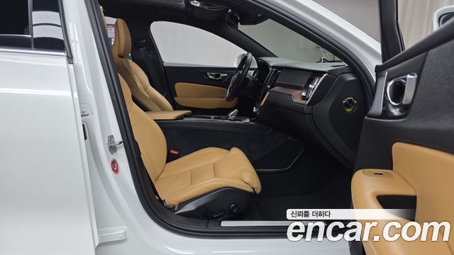 Volvo S60 2021 — photo 16