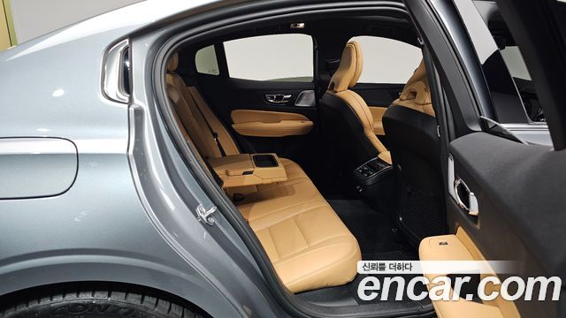 Volvo S60 2020 — photo 11