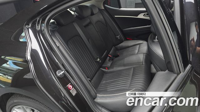 Genesis G70 2019 — photo 17