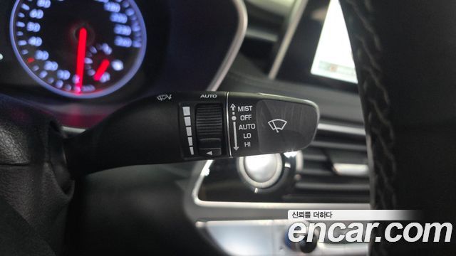 Genesis G70 2019 — photo 27