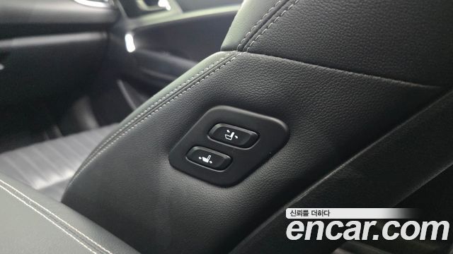 Genesis G70 2019 — photo 31