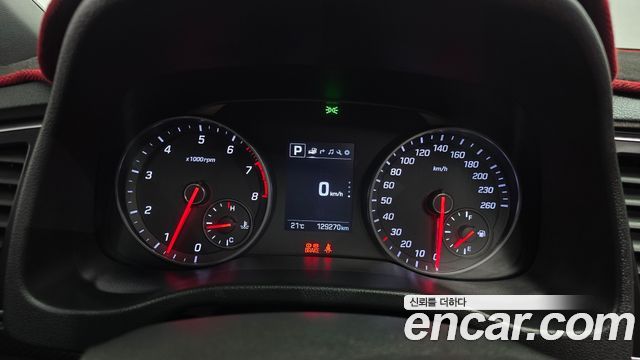 Hyundai AVANTE 2018 — photo 11