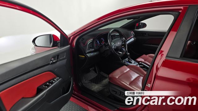 Hyundai AVANTE 2018 — photo 13