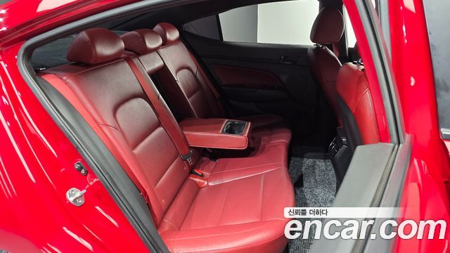 Hyundai AVANTE 2018 — photo 17