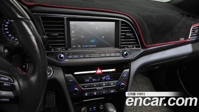 Hyundai AVANTE 2018 — photo 18