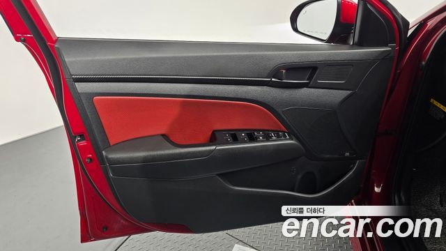 Hyundai AVANTE 2018 — photo 14