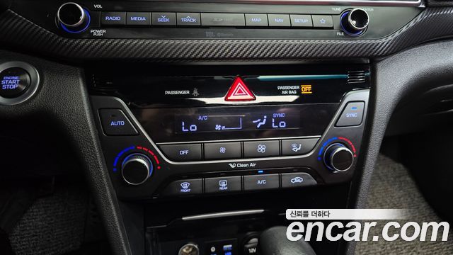Hyundai AVANTE 2018 — photo 31