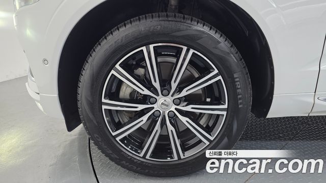 Volvo XC60 2019 — photo 5