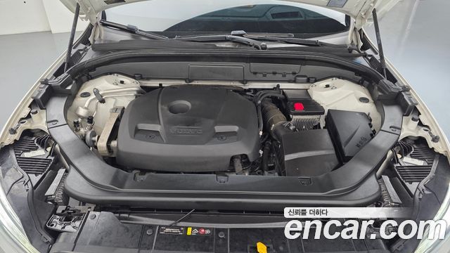 Volvo XC60 2019 — photo 6