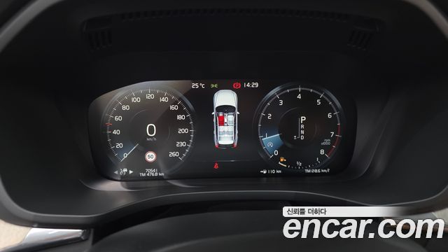 Volvo XC60 2019 — photo 8