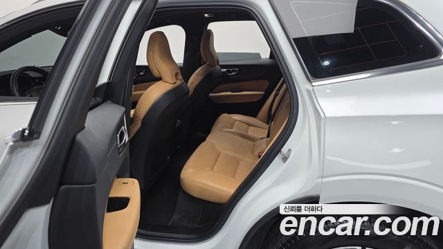 Volvo XC60 2019 — photo 11