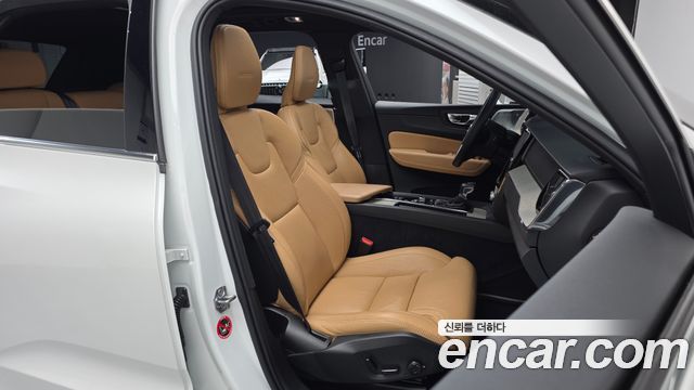 Volvo XC60 2019 — photo 12