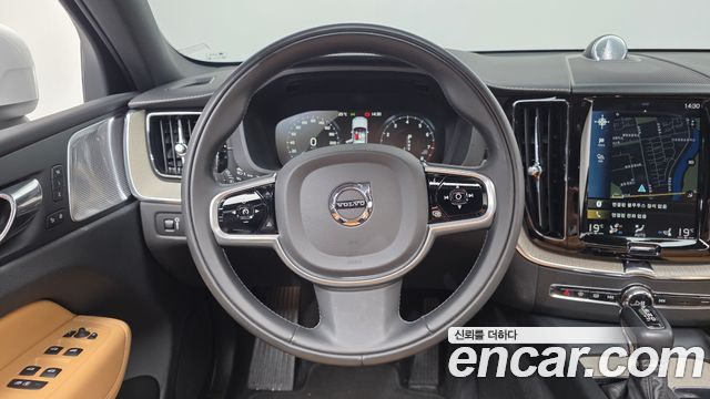 Volvo XC60 2019 — photo 13