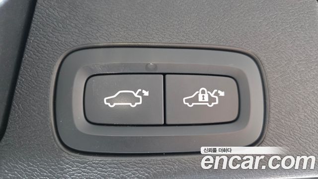 Volvo XC60 2019 — photo 18