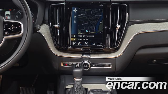 Volvo XC60 2019 — photo 19