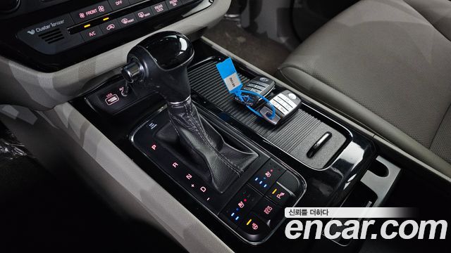 Kia Canival 2016 — photo 9