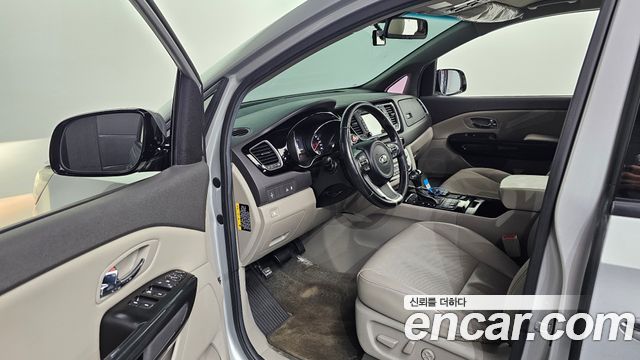 Kia Canival 2016 — photo 10