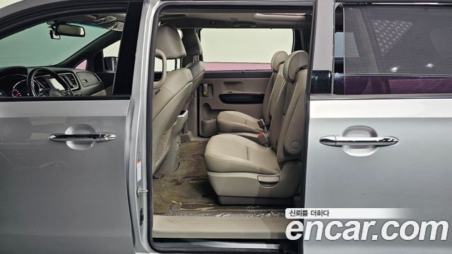 Kia Canival 2016 — photo 11
