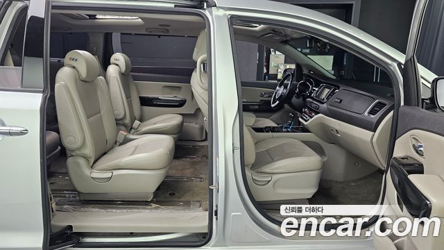 Kia Canival 2016 — photo 12