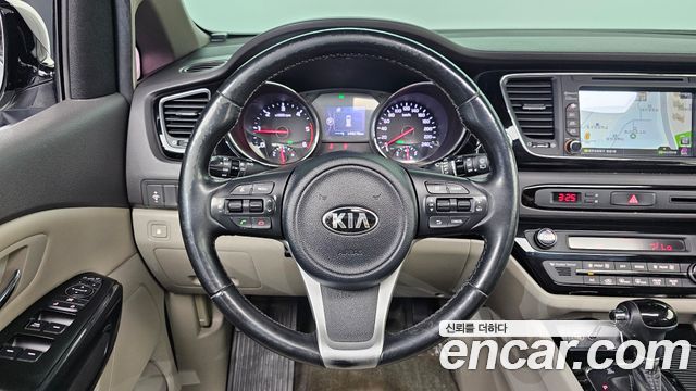 Kia Canival 2016 — photo 13