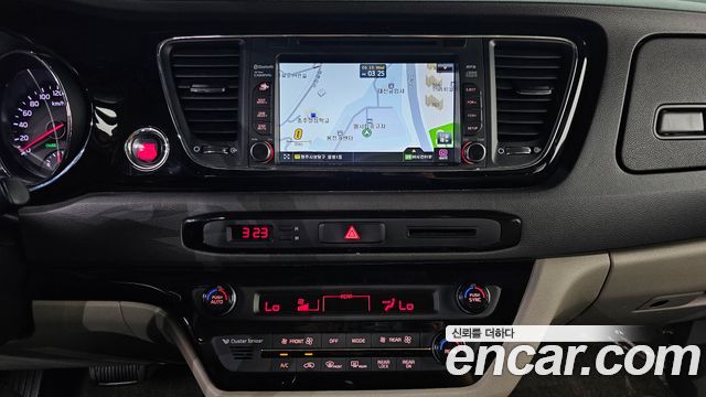Kia Canival 2016 — photo 14
