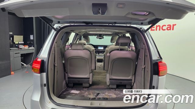 Kia Canival 2016 — photo 20