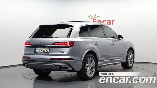Audi Q7 2021 — photo 2