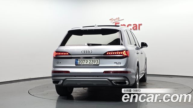Audi Q7 2021 — photo 4