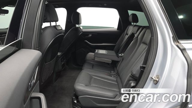 Audi Q7 2021 — photo 17