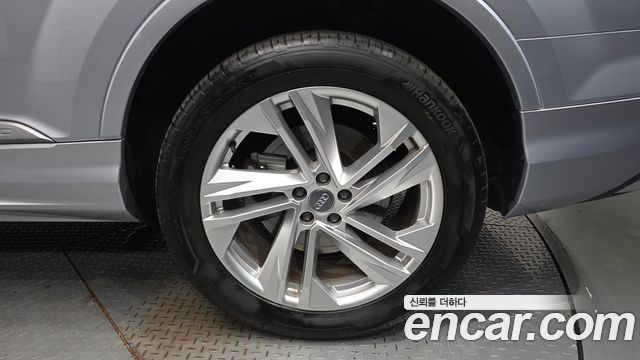 Audi Q7 2021 — photo 7
