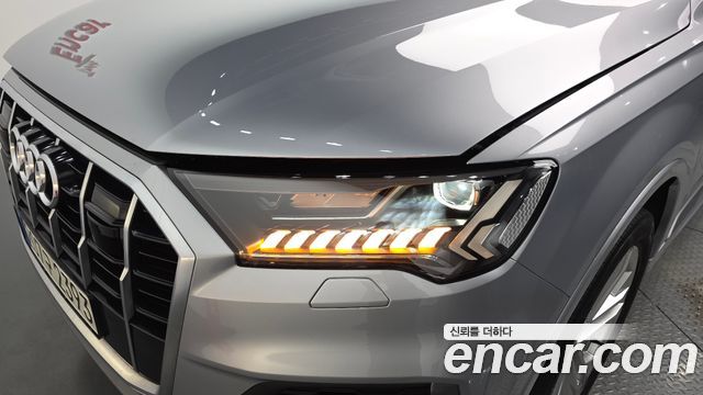 Audi Q7 2021 — photo 8