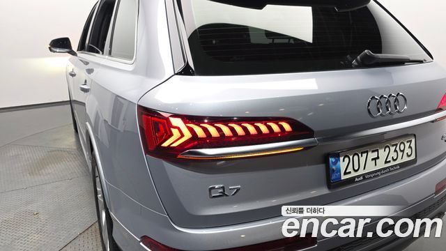 Audi Q7 2021 — photo 9