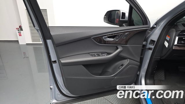 Audi Q7 2021 — photo 14