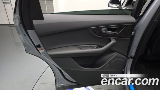 Audi Q7 2021 — photo 15
