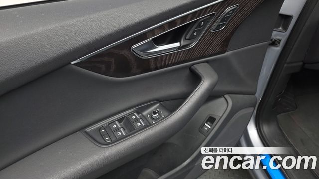 Audi Q7 2021 — photo 31