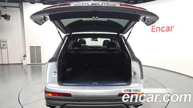 Audi Q7 2021 — photo 34