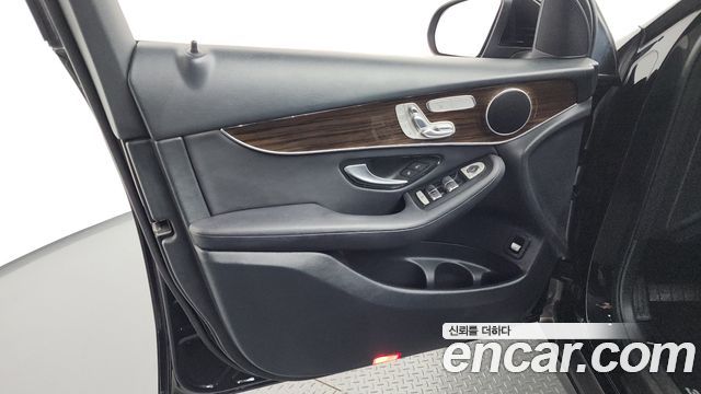 Mercedes-Benz GLC-Class 2019 — photo 14