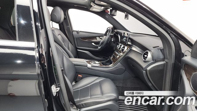Mercedes-Benz GLC-Class 2019 — photo 16