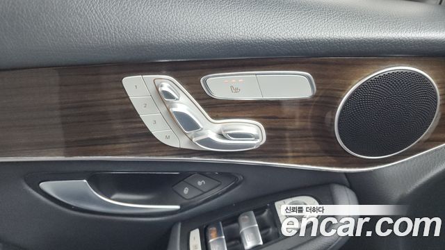 Mercedes-Benz GLC-Class 2019 — photo 28