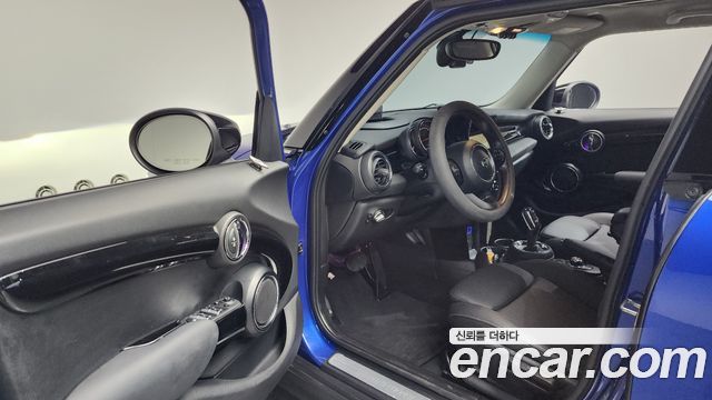 Mini Cooper 2020 — photo 13