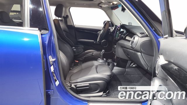 Mini Cooper 2020 — photo 17